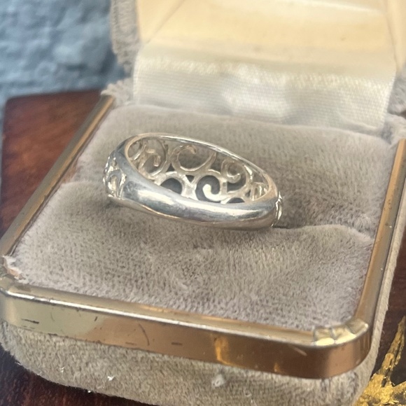 Sterling Silver Dome Band In size 6 3/4 Filigree Swirl Ring - Picture 6 of 10